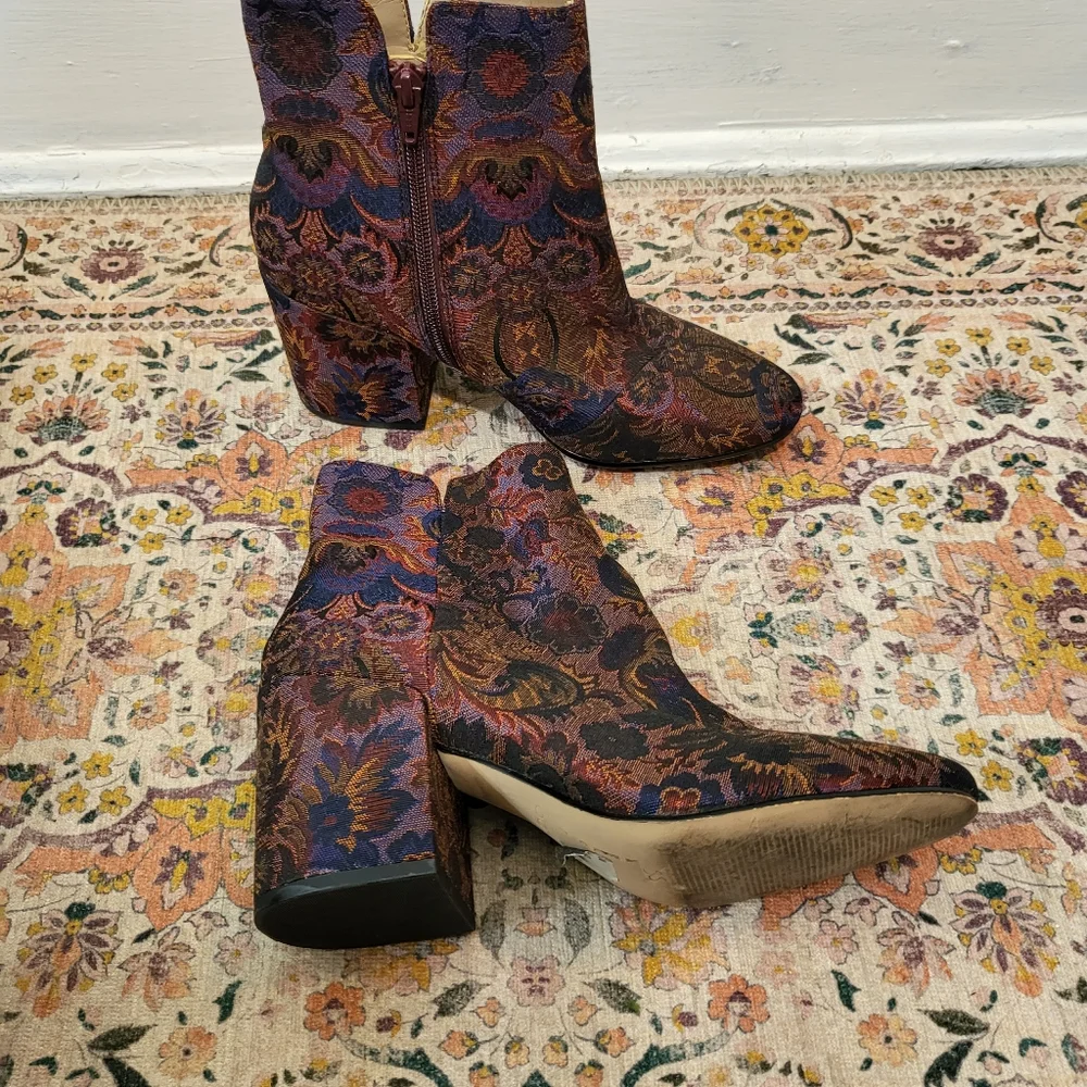 ALDO Size 7 Sully Floral Retro 70s Style Ankle Boots Tapestry Fabric Booties